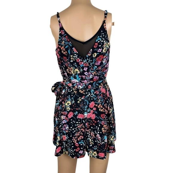 Express Floral Romper - Picture 4 of 10